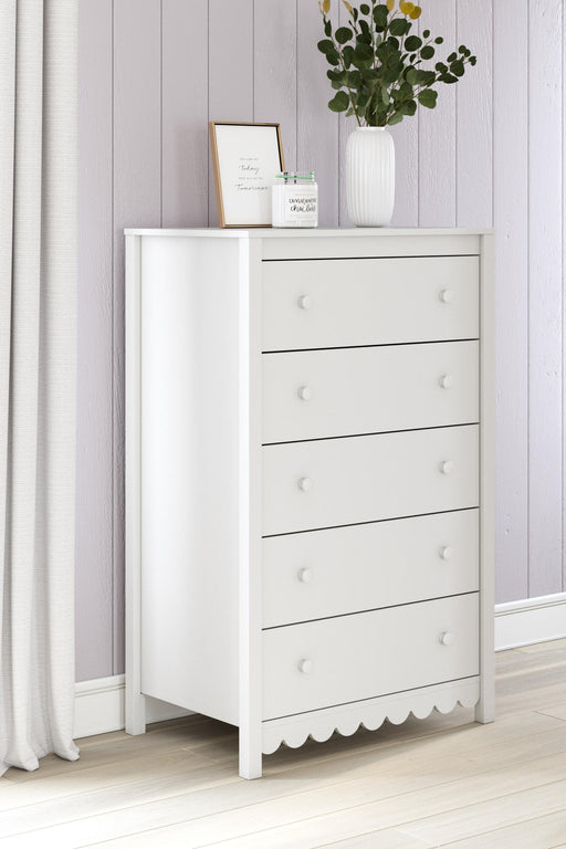Hallityn Chest of Drawers - Bobby Furniture (Gaithersburg, MD)