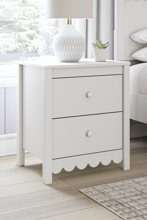 Hallityn Nightstand - Bobby Furniture (Gaithersburg, MD)